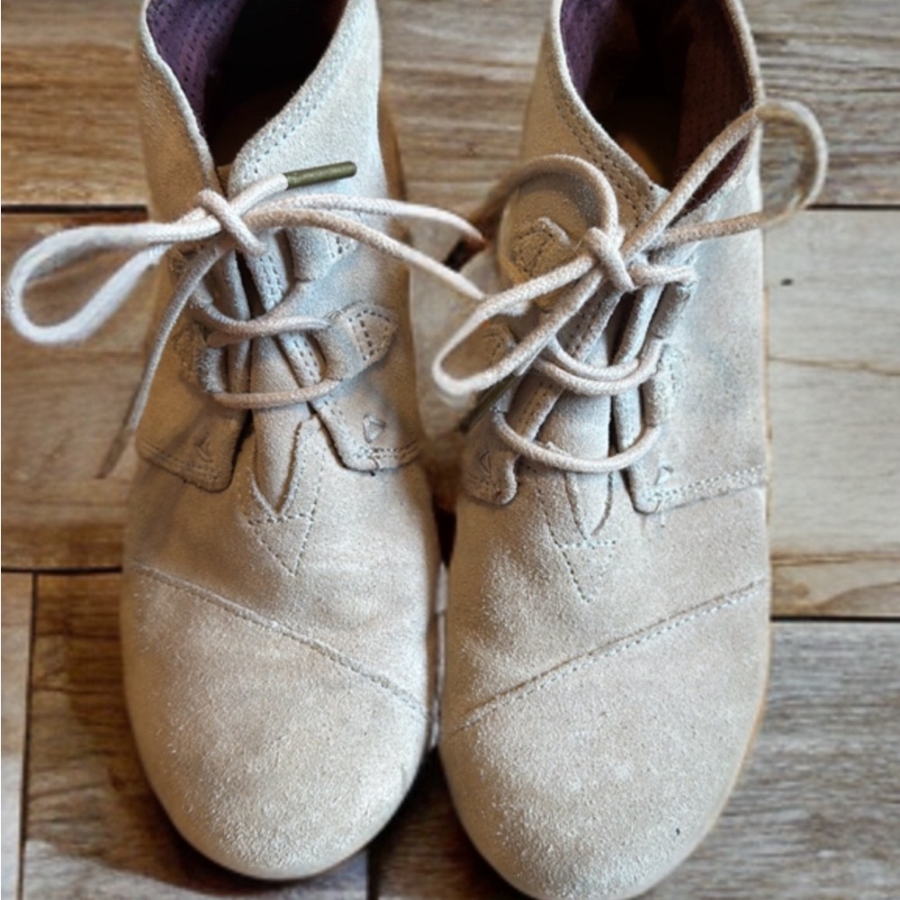 TOMS wedge close-toed shoes